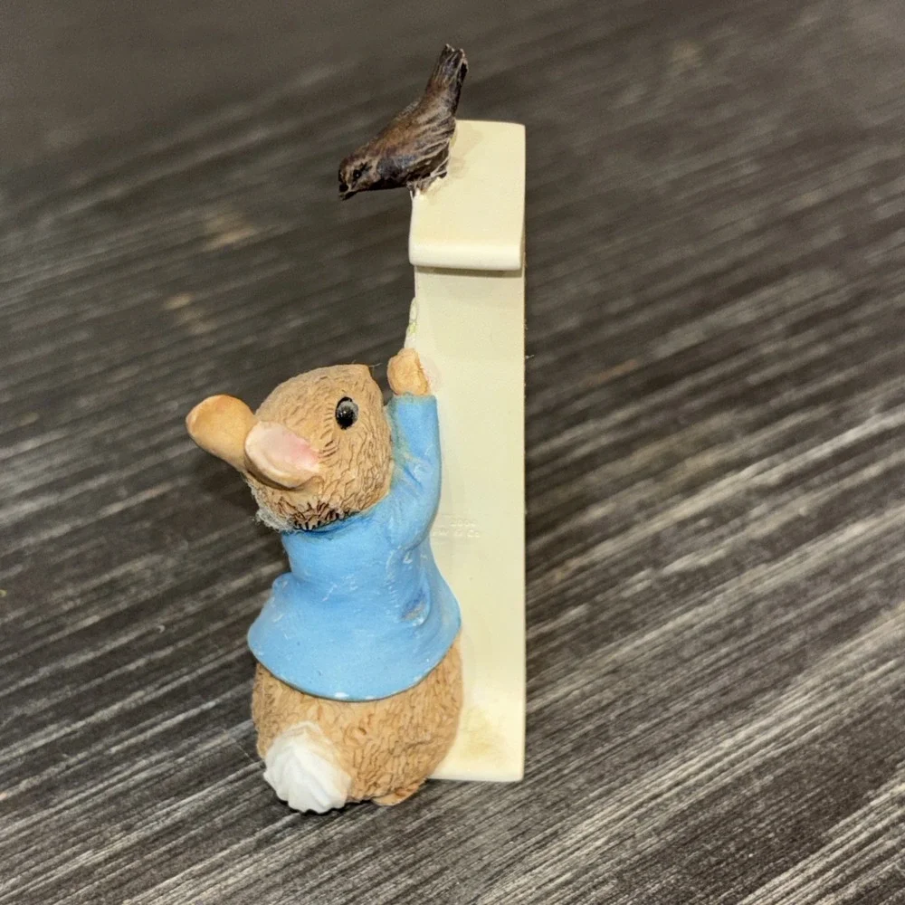 Peter Rabbit Alphabet Figurine Enesco 2005 Letter I Peter Rabbit A 5001